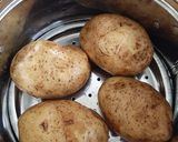 Foto langkah ke 1 dari resep Kentang Panggang Brokoli Saus Keju.