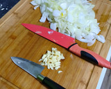 Foto del paso 1 de la receta: Salchichas en salsa encebollada
