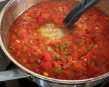 Foto del paso 6 de la receta: Contramuslos de pollo con salsa de tomate casera