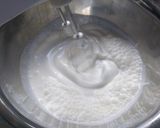 Foto del paso 16 de la receta Tarta mousse de chocolate blanco, fresa y glaseado espejo