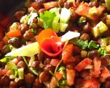 A picture of step 4 of Kale chane ki salad.