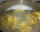 Foto del paso 3 de la receta: Níscalos (o rovellons) con jamón ibérico y pasta
