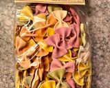 Φωτογραφία βήματος 1 της συνταγής Farfalle πολύχρωμα με παρμεζάνα