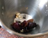 A picture of step 1 of Dates milkshake.