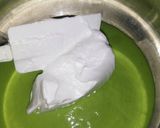 Foto langkah ke 9 dari resep Chiffon Pandan (tanpa loyang chiffon).