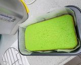 Foto langkah ke 5 dari resep Bolu pandan keju.