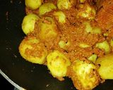 A picture of step 3 of Dum Aloo.