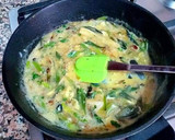 Foto del paso 6 de la receta: Revuelto de huevos con cebolletas tiernas, ajos y atún rojo