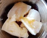 A picture of step 2 of Pomegranate Milkshake.