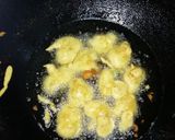 A picture of step 2 of Dahi phulki.