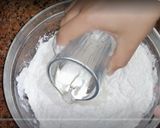صورة لخطوة 2 من وصفة فطير الطاسه بطريقه عبقريه بدون فرن وبدون فرد