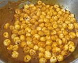 A picture of step 7 of Makhana Masala Curry.