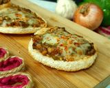 A picture of step 9 of Pepper mushroom mini bread pizza.