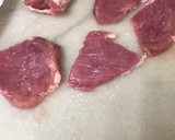 Foto del paso 1 de la receta: Solomillo, con bacon y champiñones laminados