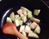 Foto del paso 2 de la receta: Pollo salteado con berenjena