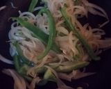 Foto del paso 2 de la receta: El mejor relleno para fajitas 😍 (cebolla y pimentón)