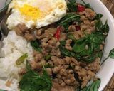 รูปขั้นตอนการทำที่ 4 ของ กระเพราหมูสับไข่ดาว