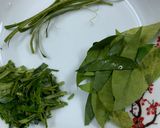 Hình bước làm 2 của món Tép sông ram dừa lửa - lá chanh [Eat clean - Lose weight]