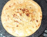A picture of step 5 of Aloo paratha.