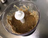 Une image de l'étape 3 de Sauce salade ail, moutarde truffée, épices et persil.