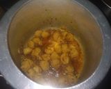 A picture of step 3 of Soya chunks mini rice.
