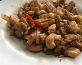 Foto langkah ke 6 dari resep Tumis ayam lada hitam.