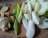 Foto langkah ke 2 dari resep Soto Ayam Jahe.