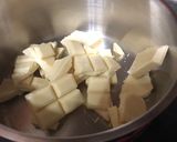 Φωτογραφία βήματος 9 της συνταγής Bundt κέικ με μύρτιλλα-σμέουρα και γλάσο λευκής σοκολάτας
