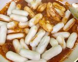 Hình bước làm 5 của món Làm Tokbokki cực dễ