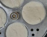 A picture of step 4 of Instant suji idli.