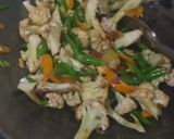 Foto langkah ke 7 dari resep Tumis Kembang Kol Buncis.