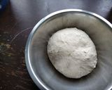 Une image de l'étape 1 de Pizza au lardon et des tranches de salami de dinde.