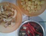 Foto langkah ke 1 dari resep Sambel goreng kentang krecek kulit sapi.