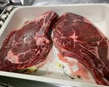 Une image de l'étape 3 de Côtes de bœuf grillées au four au thym, ail et laurier.
