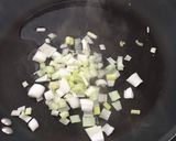 Foto del paso 3 de la receta: Arroz salteado con salmón fresco y champiñones