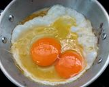รูปขั้นตอนการทำที่ 5 ของ ไข่กระทะไก่สับ