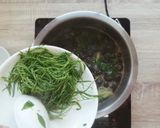 รูปขั้นตอนการทำที่ 3 ของ แกงเห็ดเผาะผักหวาน BY แม่บ้าน