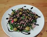 Foto del paso 1 de la receta: Ensalada de cangrejo con bonito y aceitunas