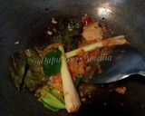 Foto langkah ke 2 dari resep Kerang bumbu sate pedas manis.