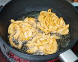รูปขั้นตอนการทำที่ 5 ของ หอมใหญ่ทอด (Onion Fritters)