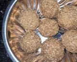 तिल और गुड़ के लडडू (til aur gur ke ladoo recipe in Hindi) रेसिपी चरण 3 फोटो