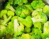 A picture of step 1 of Broccoli Soup with Walnuts.