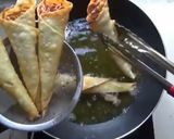 Foto langkah ke 7 dari resep Mie kepompong goreng.