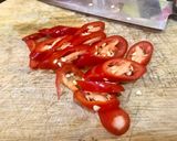 Hình bước làm 7 của món Gà quay da giòn, ăn kèm cơm chiên tỏi và canh nấm