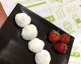 Foto langkah ke 5 dari resep Strawberry Mochi.