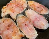 A picture of step 1 of Caramelized Catfish in Clay Pot with Tea Infusion.