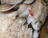 Foto del paso 5 de la receta: Filete de lubina en salsa de chirlas