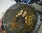 Foto langkah ke 2 dari resep Ayam Kuah Kuning Pedas.