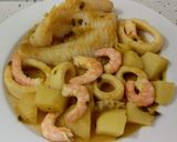 Foto del paso 7 de la receta Guiso de bacalao, calamares y langostinos