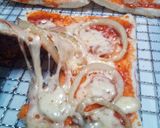 Foto langkah ke 5 dari resep Pizza roti tawar.